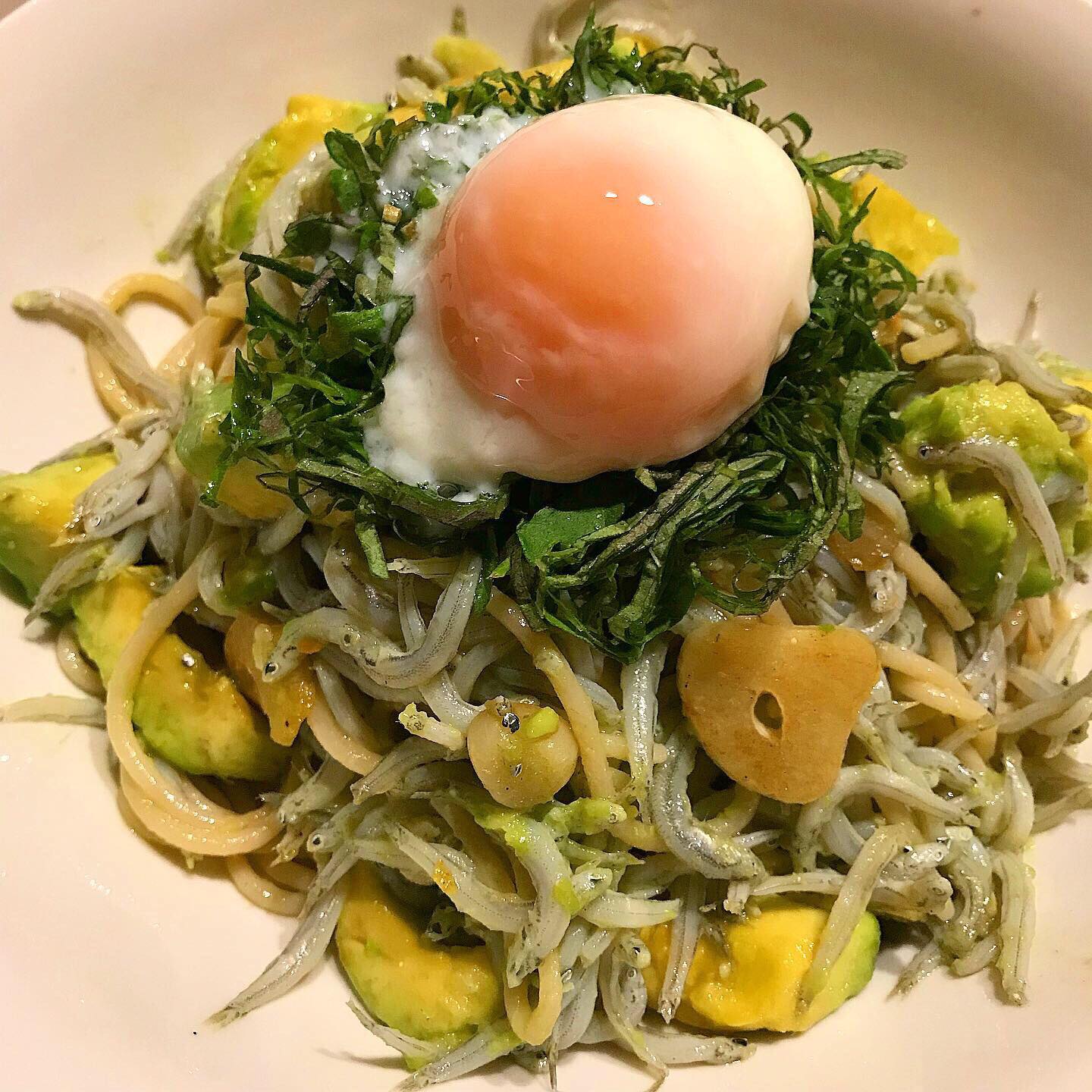 天日塩ちきゅうの雫で作るしらすとアボカドのパスタ ヘルスルネサンス研究所